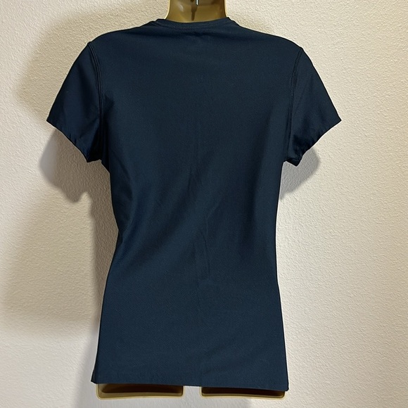 UNDER ARMOUR Women’s V-Neck HeatGear Tee, Size M, EUC - Picture 3 of 6